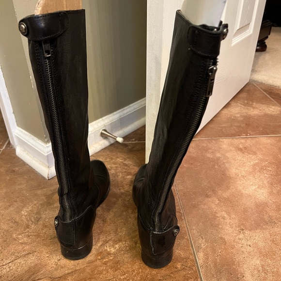 Frye Melissa Button Back Zip Boot - Picture 4 of 12